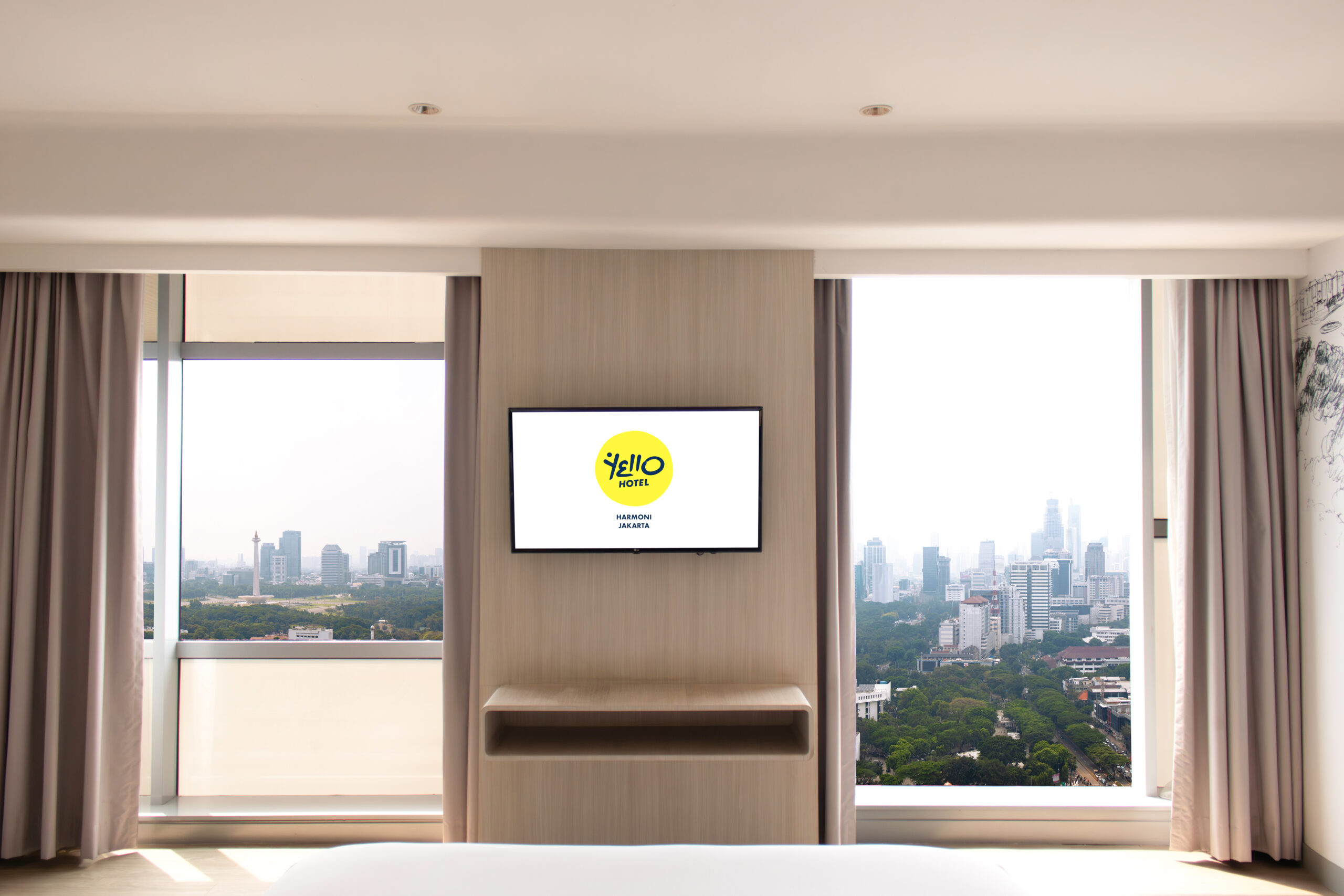 Yello Suite Room with Monas View