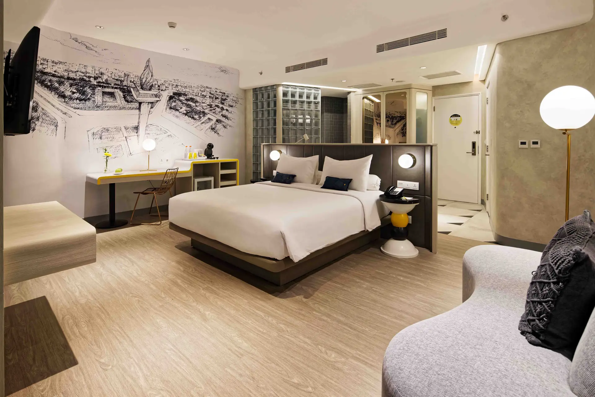 Yello-Suite-with-Monas-Room-3